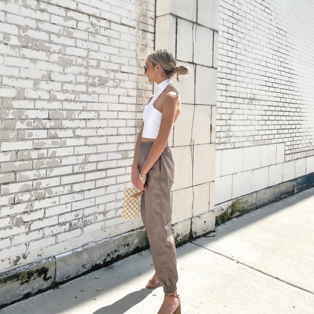 nwt aritzia  babaton zedel faux leather jogger in deep taupe, size xs